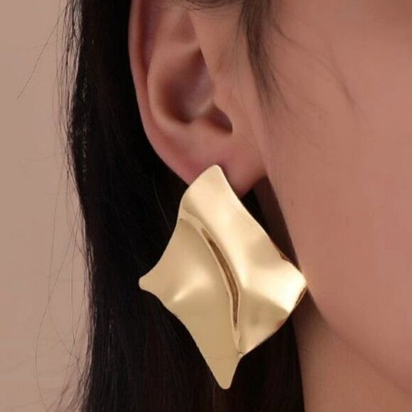 GOLD ASYMMETRICAL GEOMETRIC STUD EARRINGS - Picture 1 of 3